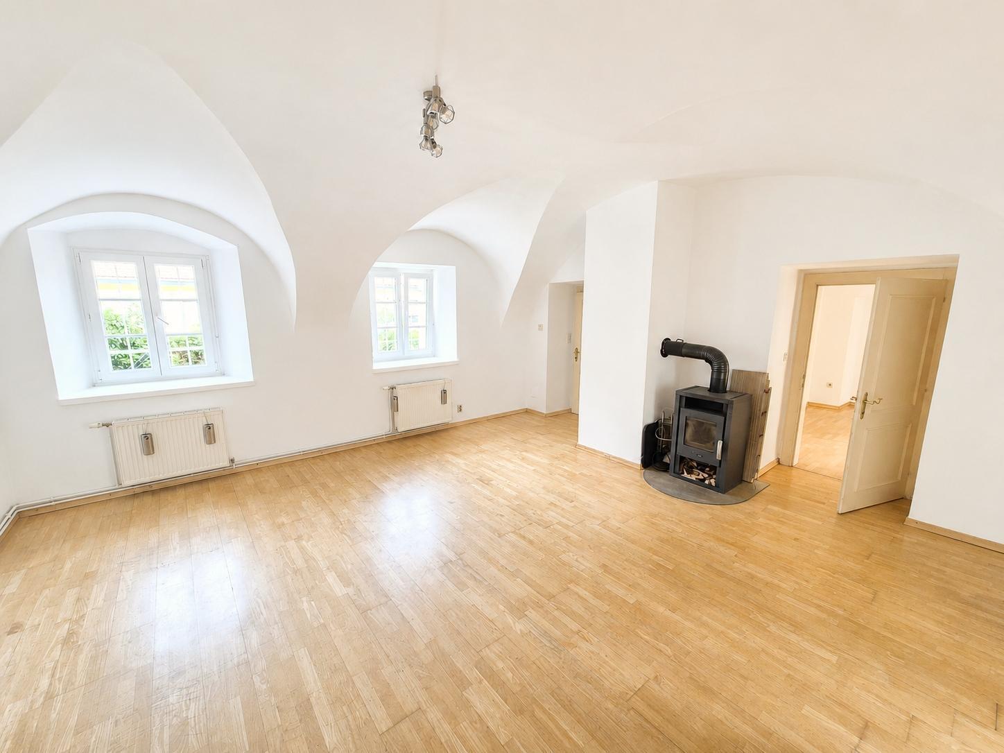 Schlossromantik: Altbauwohnung mit Garten und Terrasse